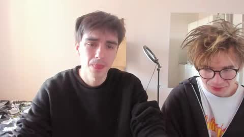 Snapshot of stralght_twinks chatting on 04/19/26, 11:31 Ray online show from 04/19/26, 11:31