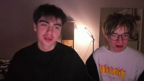 Snapshot of stralght_twinks chatting on 04/19/26, 06:10 Ray online show from 04/19/26, 06:10