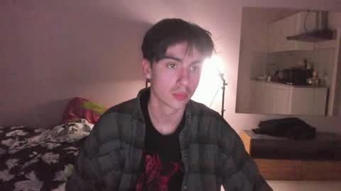 Snapshot of stralght_twinks chatting on 04/24/26, 06:43 Ray online show from 04/24/26, 06:43