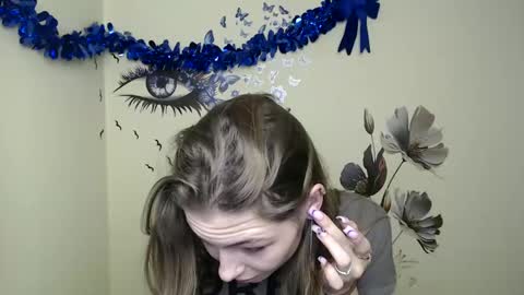 Snapshot of stranger_giirl chatting on 01/12/25, 01:05 Amalia online show from 01/12/25, 01:05