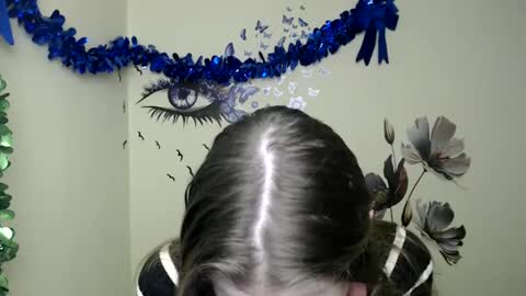 Snapshot of stranger_giirl chatting on 01/22/25, 01:00 Amalia online show from 01/22/25, 01:00