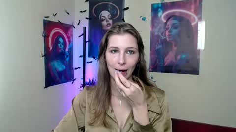 Snapshot of stranger_giirl chatting on 09/18/25, 12:18 Amalia online show from 09/18/25, 12:18