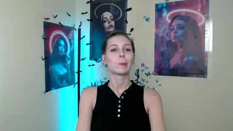 Snapshot of stranger_giirl chatting on 09/20/25, 12:17 Amalia online show from 09/20/25, 12:17