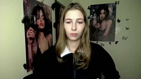 Snapshot of stranger_giirl chatting on 09/28/25, 06:19 Amalia online show from 09/28/25, 06:19