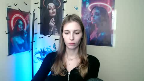 Snapshot of stranger_giirl chatting on 10/16/25, 06:25 Amalia online show from 10/16/25, 06:25