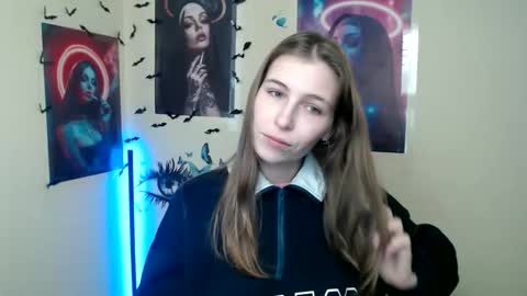 Snapshot of stranger_giirl chatting on 10/28/25, 07:12 Amalia online show from 10/28/25, 07:12