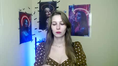 Snapshot of stranger_giirl chatting on 11/24/25, 01:00 Amalia online show from 11/24/25, 01:00