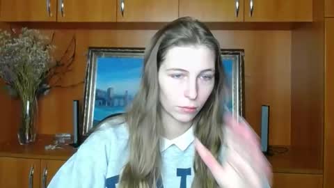 Snapshot of stranger_giirl chatting on 12/14/25, 07:03 Amalia online show from 12/14/25, 07:03