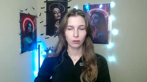 Snapshot of stranger_giirl chatting on 12/17/25, 07:03 Amalia online show from 12/17/25, 07:03