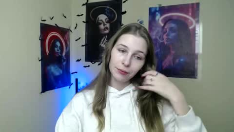 Snapshot of stranger_giirl chatting on 01/17/26, 08:45 Amalia online show from 01/17/26, 08:45