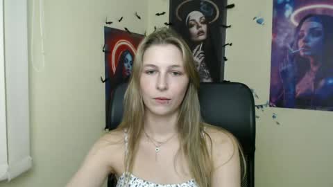 Snapshot of stranger_giirl chatting on 06/29/26, 10:26 Amalia online show from 06/29/26, 10:26