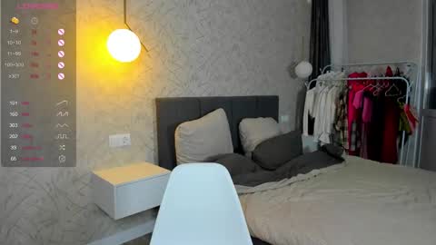 Laura online show from 12/02/25, 01:00