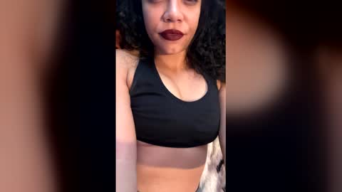 Snapshot of strawberriesxstraps chatting on 12/17/25, 02:56 Strawberries X Straps online show from 12/17/25, 02:56