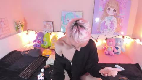 strawberry_kitty_ online show from 11/15/25, 11:21