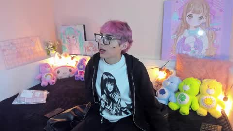 strawberry_kitty_ online show from 11/30/25, 04:05