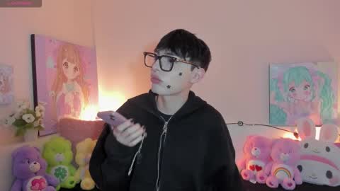 strawberry_kitty_ online show from 03/13/26, 04:08