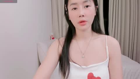 strawberry_loveee online show from 10/08/25, 03:20