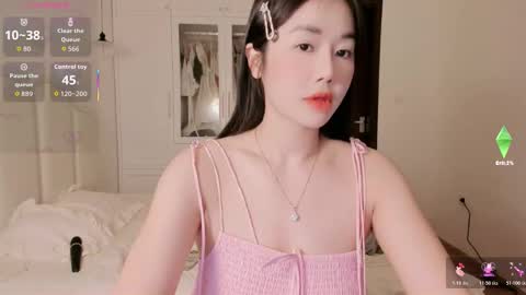 strawberry_loveee online show from 10/20/25, 11:21