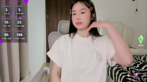 strawberry_loveee online show from 11/06/25, 03:13