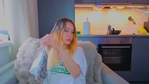 Tati and Lola online show from 05/05/26, 06:21