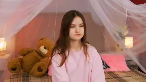 Snapshot of strawbunnybite chatting on 06/03/26, 03:06 Bunny online show from 06/03/26, 03:06