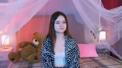 Snapshot of strawbunnybite chatting on 06/06/26, 03:06 Bunny online show from 06/06/26, 03:06