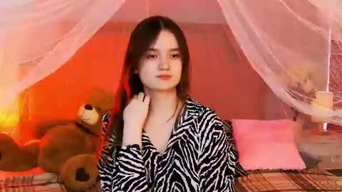Snapshot of strawbunnybite chatting on 06/19/26, 02:43 Bunny online show from 06/19/26, 02:43