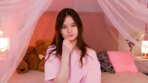 Snapshot of strawbunnybite chatting on 07/04/26, 02:45 Bunny online show from 07/04/26, 02:45
