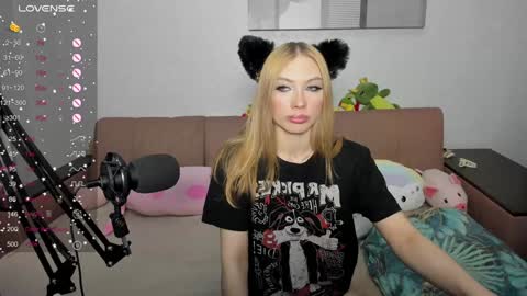 Snapshot of streis_mua chatting on 01/26/25, 03:47 Streis  open pvt online show from 01/26/25, 03:47