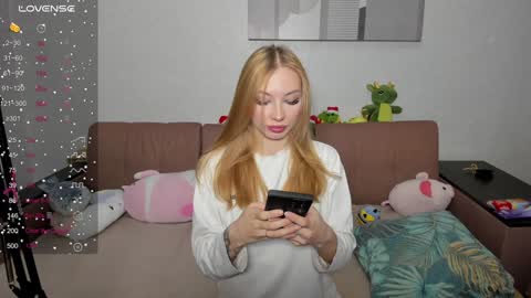 Snapshot of streis_mua chatting on 02/03/25, 04:57 Streis  open pvt online show from 02/03/25, 04:57
