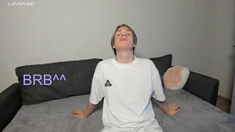 Snapshot of streis_mua chatting on 11/08/25, 07:01 Streis open pvt online show from 11/08/25, 07:01