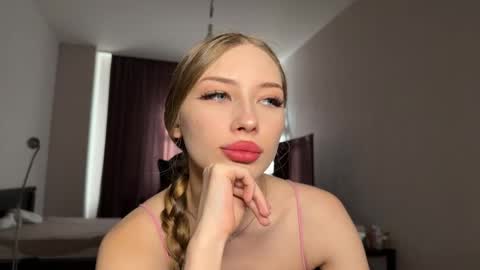 Snapshot of streis_mua chatting on 02/22/26, 08:46 Streis open pvt online show from 02/22/26, 08:46