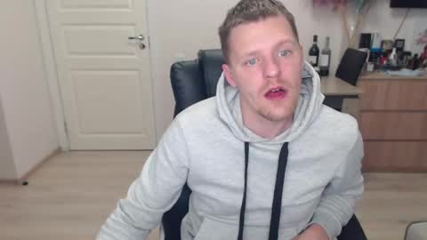 Snapshot of strong_guy_xxx chatting on 09/20/25, 11:22 strong_guy_xxx online show from 09/20/25, 11:22