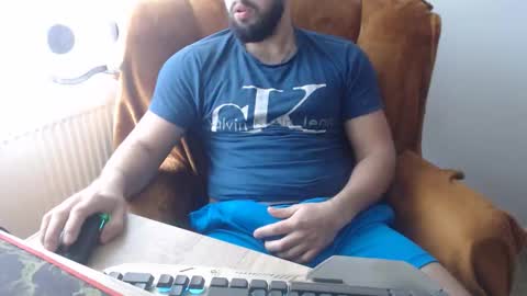 Snapshot of strongcoffee10 chatting on 11/11/25, 09:42 StrongCoffee online show from 11/11/25, 09:42