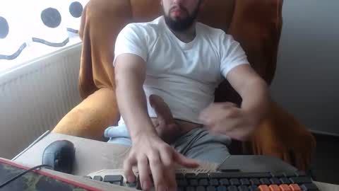 Snapshot of strongcoffee10 chatting on 11/17/25, 08:53 StrongCoffee online show from 11/17/25, 08:53