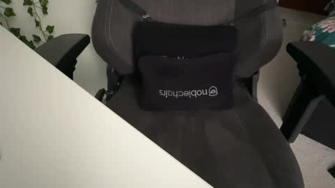 Snapshot of studentcurious chatting on 09/15/25, 01:11 CuriousStudentBi online show from 09/15/25, 01:11