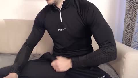 Stud From Paris online show from 03/29/26, 01:00