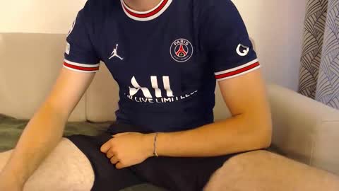 Snapshot of studfromparis chatting on 05/30/26, 11:07 Stud From Paris online show from 05/30/26, 11:07