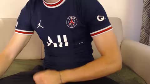Snapshot of studfromparis chatting on 06/08/26, 01:00 Stud From Paris online show from 06/08/26, 01:00