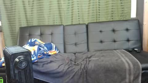 Snapshot of studiowahines chatting on 01/12/26, 04:01 StudioWahines online show from 01/12/26, 04:01