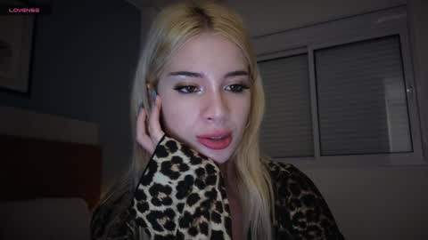 Snapshot of stuirt chatting on 04/02/26, 12:19 Sofa online show from 04/02/26, 12:19