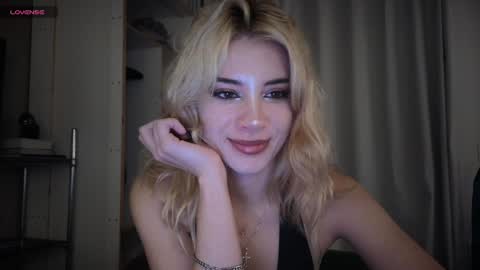 Snapshot of stuirt chatting on 04/11/26, 08:57 Sofa online show from 04/11/26, 08:57