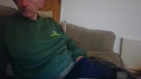 Snapshot of stuuuey73 chatting on 01/10/26, 09:52 stuuuey73 online show from 01/10/26, 09:52