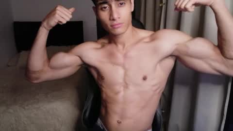 stylish man online show from 05/04/26, 12:39
