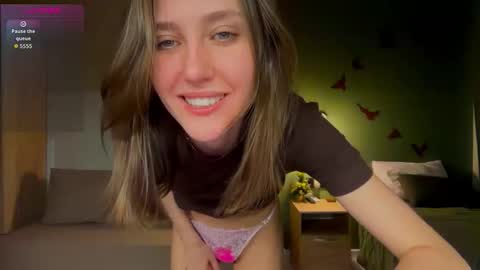 Snapshot of su_11111 chatting on 12/14/25, 01:16 LINA online show from 12/14/25, 01:16