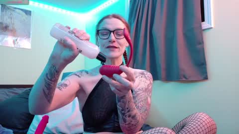 Snapshot of subbypunkruby77 chatting on 02/06/25, 05:57 SubbyPunkRuby online show from 02/06/25, 05:57