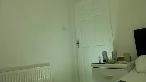 Snapshot of subcroydon chatting on 03/27/26, 10:09 subcroydon online show from 03/27/26, 10:09