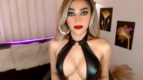 ISABEL online show from 12/19/25, 01:34