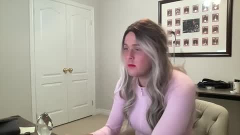Sissy Isabella online show from 05/17/26, 06:44
