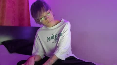 Snapshot of submissive_boyy_ chatting on 02/17/26, 09:32 nico online show from 02/17/26, 09:32